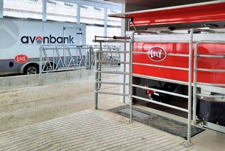 Avonbank Install Trailer on Farm